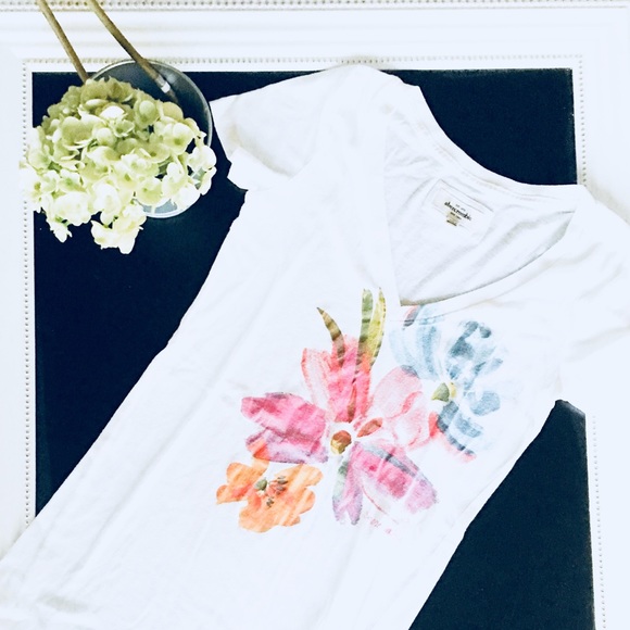 Abercrombie & Fitch Tops - Abercrombie Floral printed tee shirt